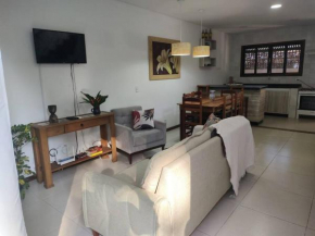 Casa Tupi 3 min da Praia da Enseada com ar condicionado